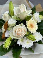 Load image into Gallery viewer, Cream Delight Bouquet
