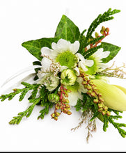 Load image into Gallery viewer, Corsage - Wrist
